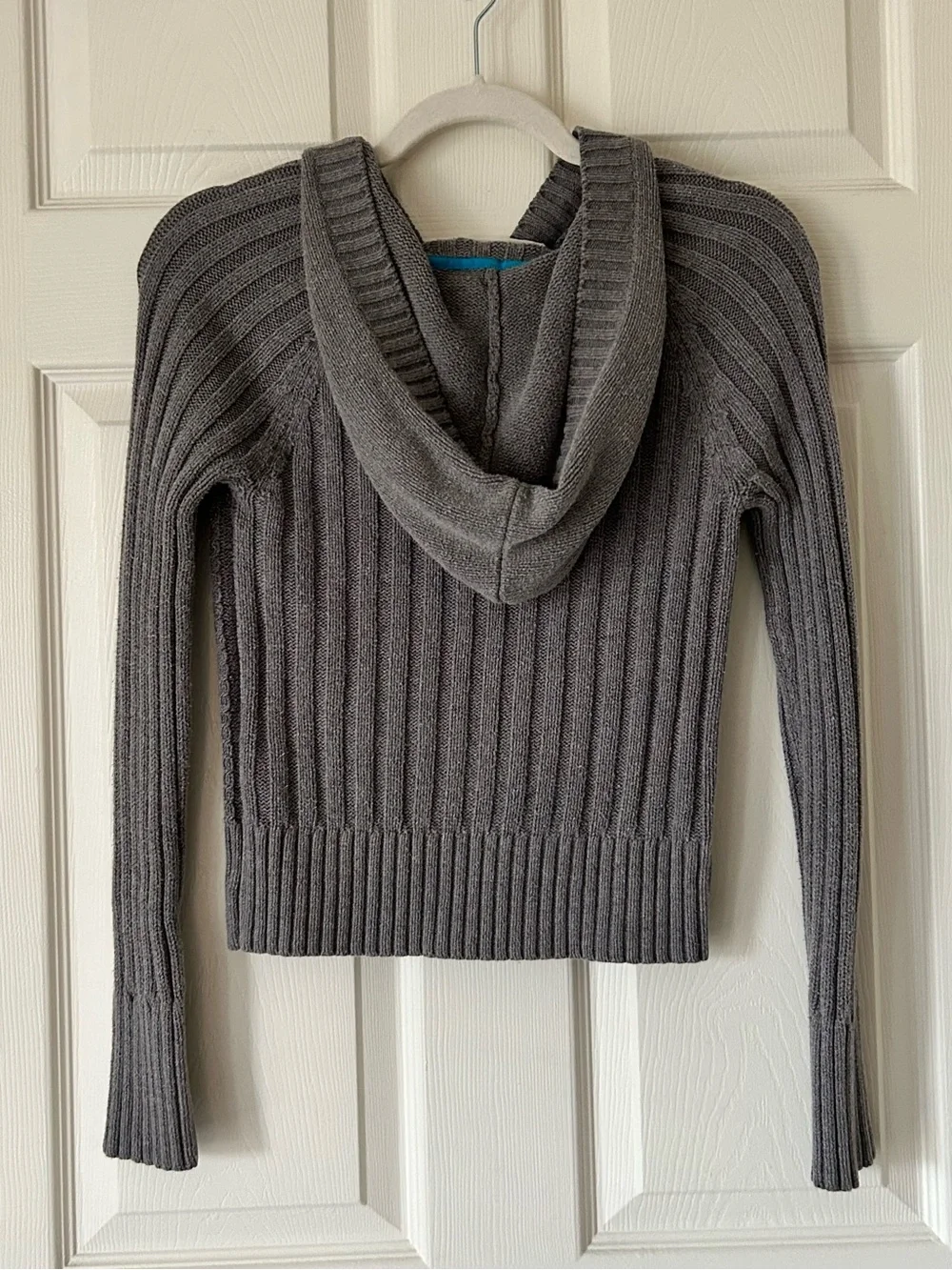 Aeropostale Gray Cable-Knit V-Neck Hooded Sweater – Size Medium — BOGO - Picture 4 of 11